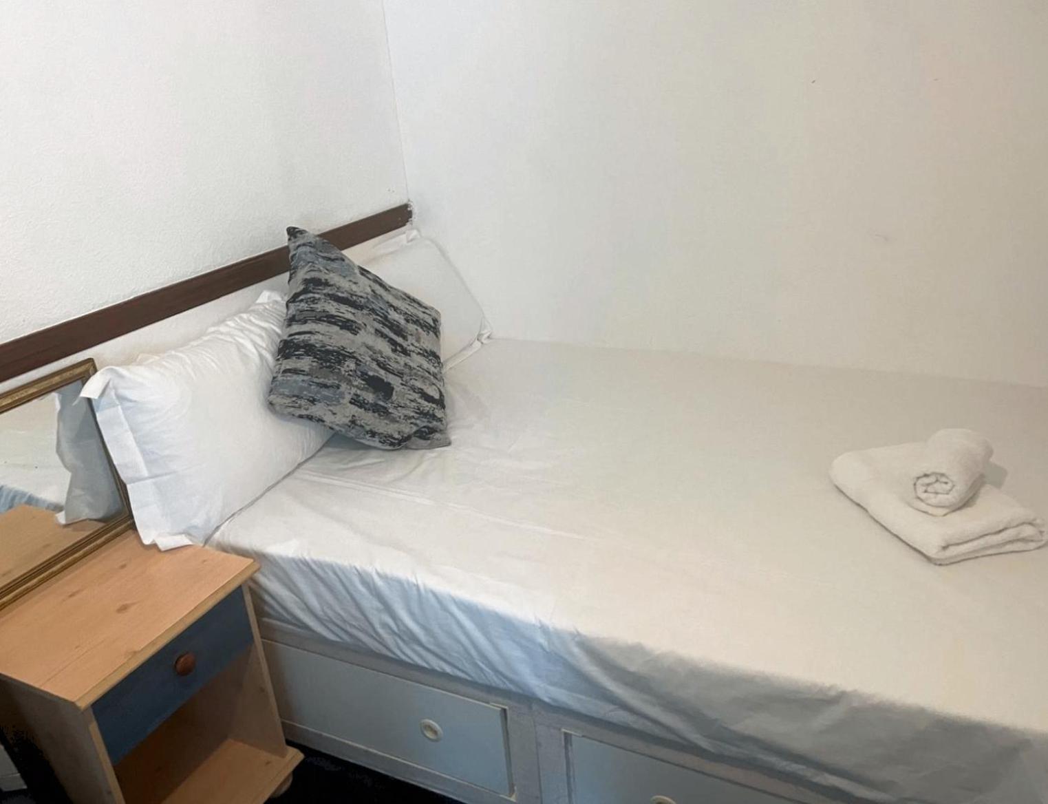 Olives Stay Romford Extérieur photo